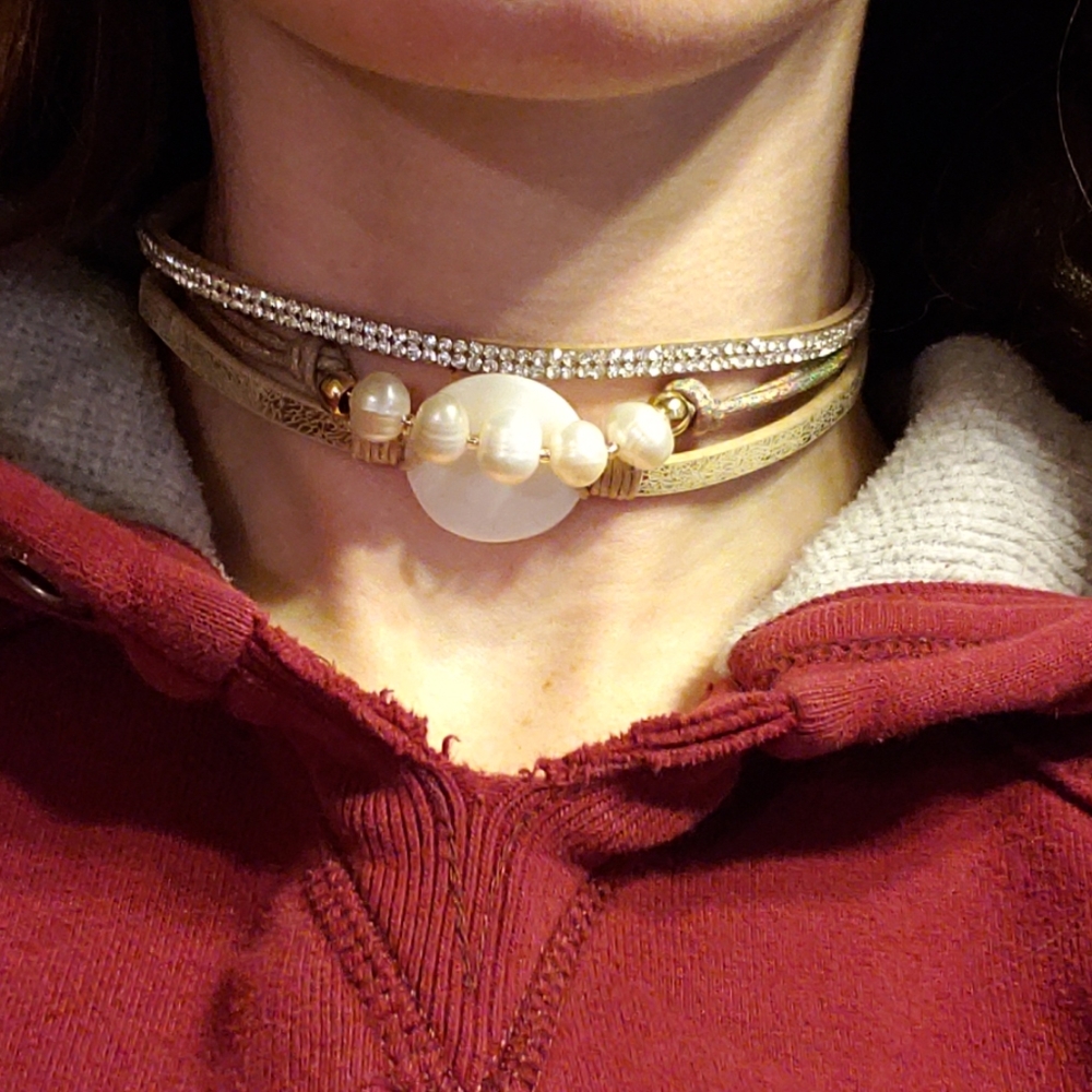 3 ringed choker.